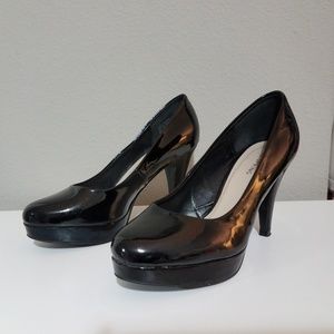 Woman's Patent Leather Black Shoe